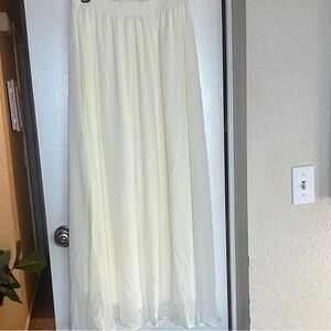 Koolook Cream Maxi Skirt Size TU Aprox Size 14” x 40”